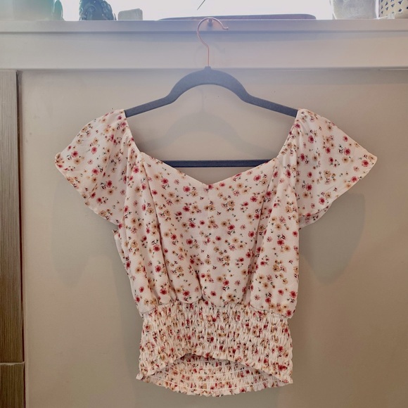 💗ditsy floral top with puff sleeves 💗 - Picture 1 of 2